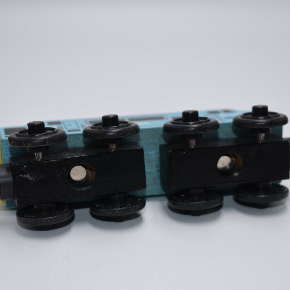 Thomas & Friends Wooden Railway 1997 Diesel D199 Spamcan Train Engine Blue - Picture 8 of 8